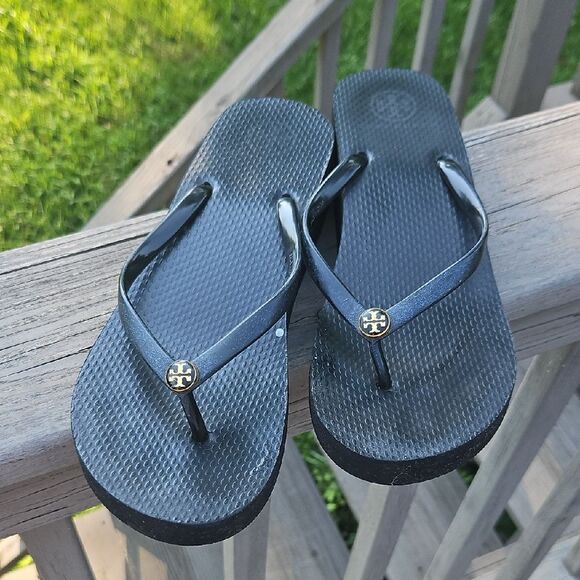 Tory Burch Pueva Platform Flip Flops Black Gold Logo Sandals Size 9 (Approx) - Picture 1 of 9